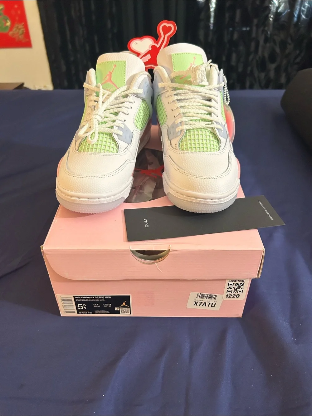 Jordan Kids' Retro Sneakers in White and Light Green